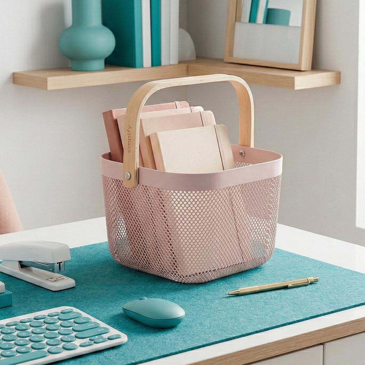 Small Mesh Storage Basket with Wooden Handle C652